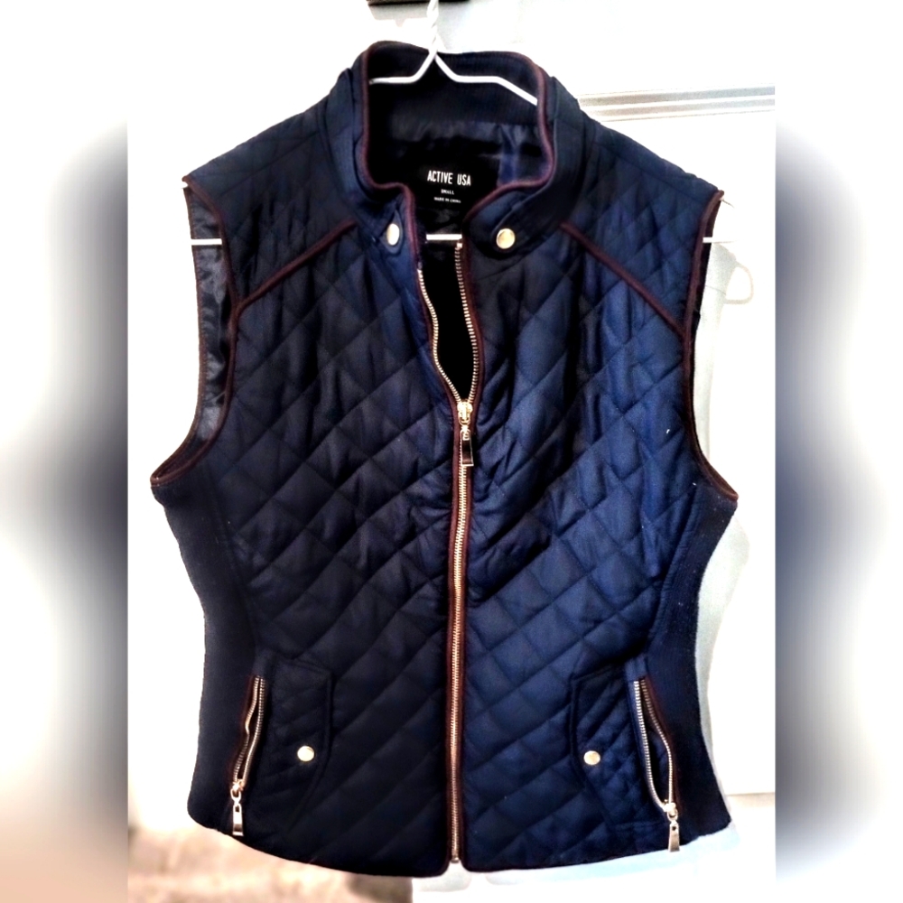 Active USA Women's Navy Quilted Vest